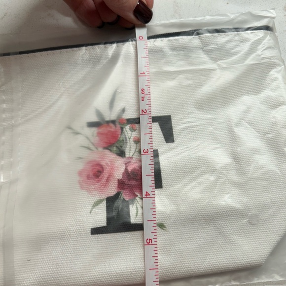 Brand new-F initial Tote with shoulder strap and zipper pouch - Picture 9 of 11